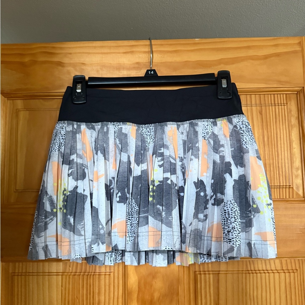 Lululemon Athletica Black and Gray Mini Skirt